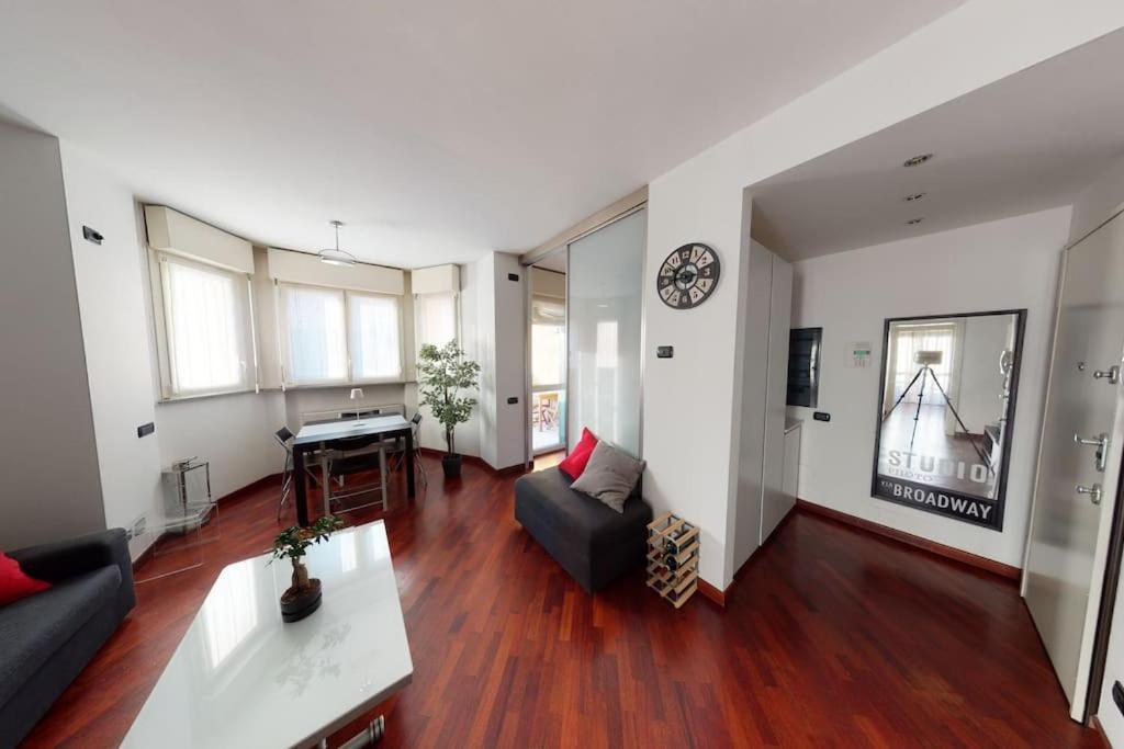 Apartment+Garage Near Novegro Exhibition/Linate Segrate Esterno foto