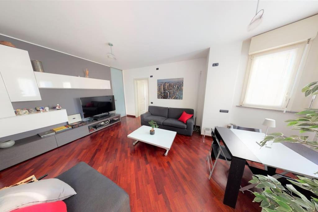 Apartment+Garage Near Novegro Exhibition/Linate Segrate Esterno foto