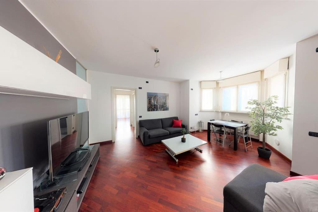 Apartment+Garage Near Novegro Exhibition/Linate Segrate Esterno foto